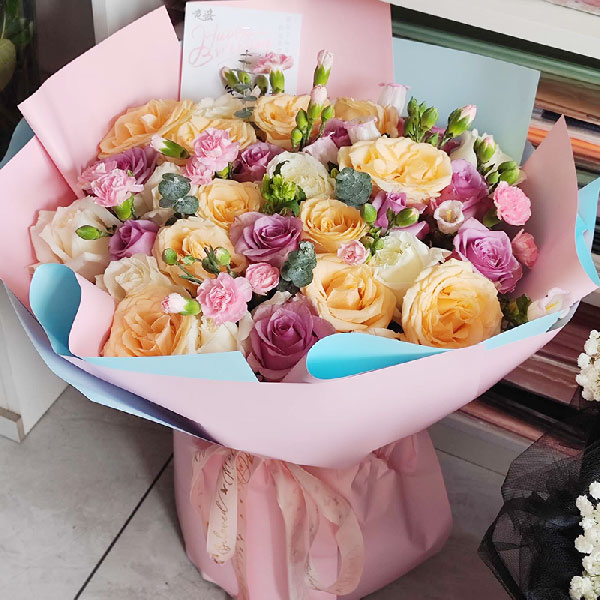 送朝阳双塔区龙山街四段23号朝阳市第二医院的鲜花实拍图