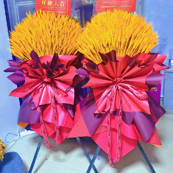 送伊宁市解放西路与深圳路交叉路口往北约130米温州国际的鲜花实拍图