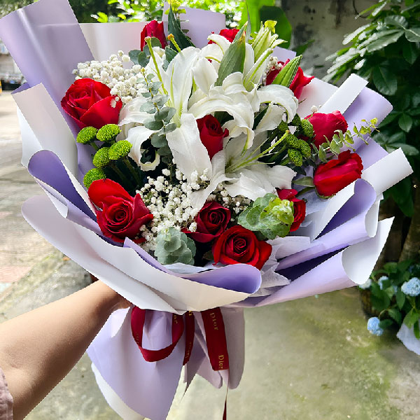 送缙云县鼎湖南路永宁都市花园南侧万地广场店的鲜花实拍图