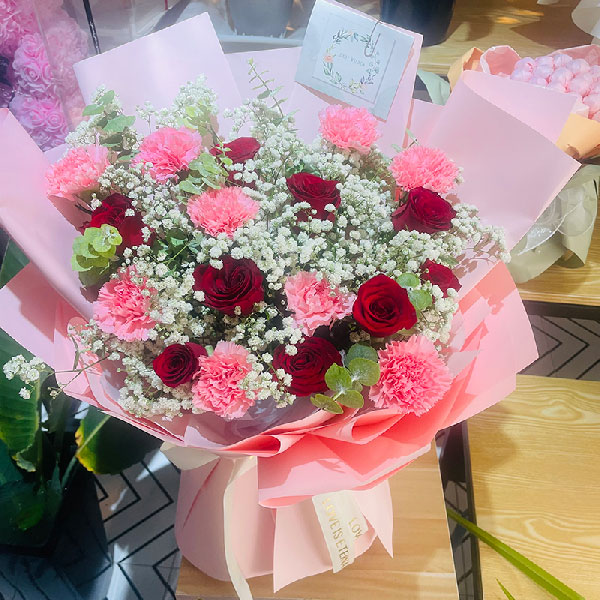 送西昌市碧海蓝天小区F栋二单元的鲜花实拍图