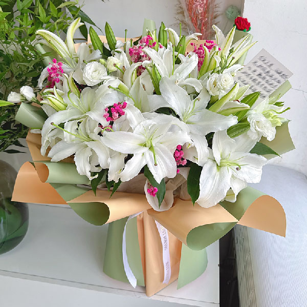 送海伦市中医医院内科楼3楼的鲜花实拍图