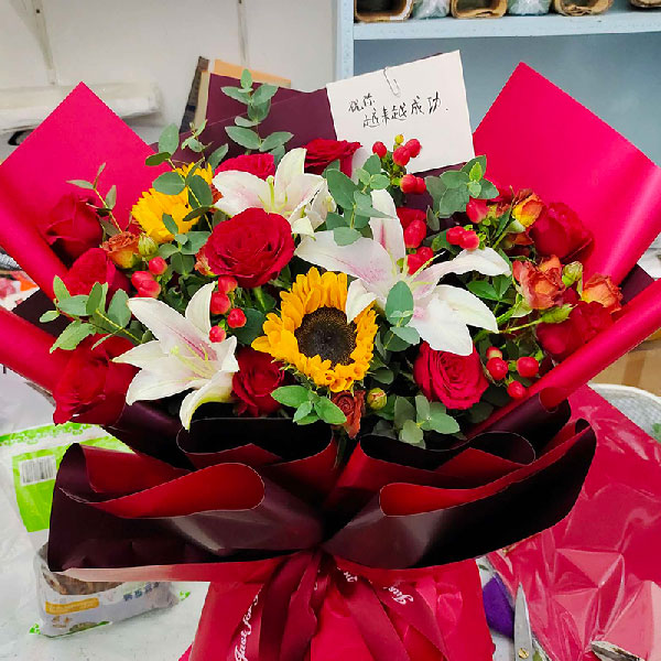 送西双版纳傣族自治州景洪市曼城E17栋的鲜花实拍图