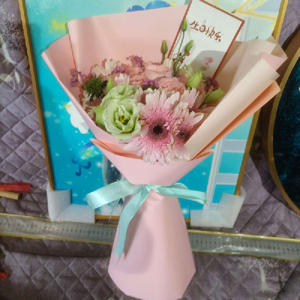 送深圳市宝安区福永镇和平村福园一路航盛工业园的鲜花实拍图