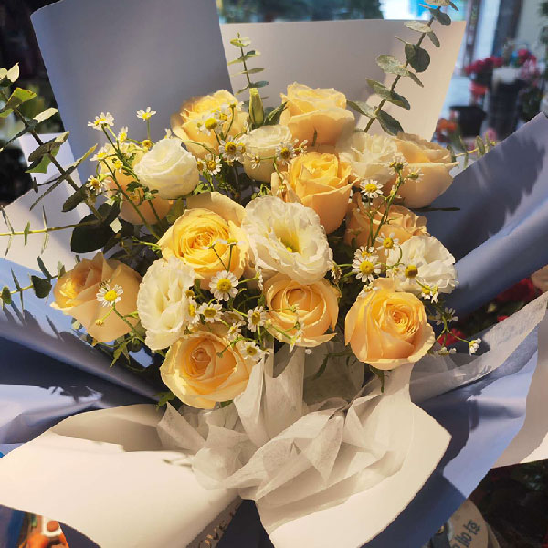 送铁力商厦一楼的鲜花实拍图