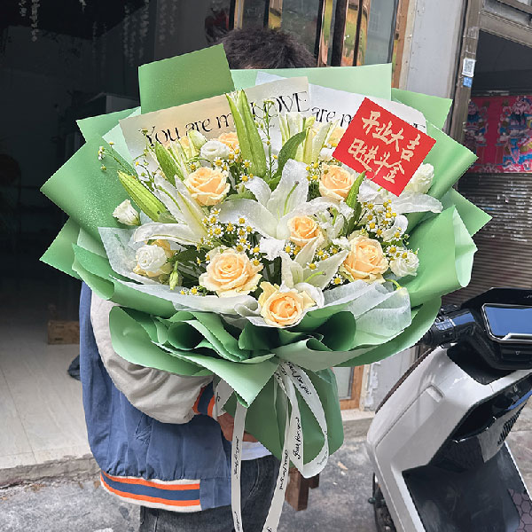 送安龙县森林公安对面晋锦家访店的鲜花实拍图