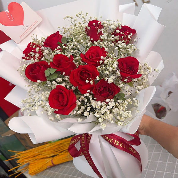 送河北省任丘市会战道总部桥头的鲜花实拍图