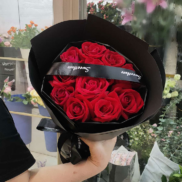 送吴川市海滨街道兴旺路9号三中菜鸟驿站的鲜花实拍图