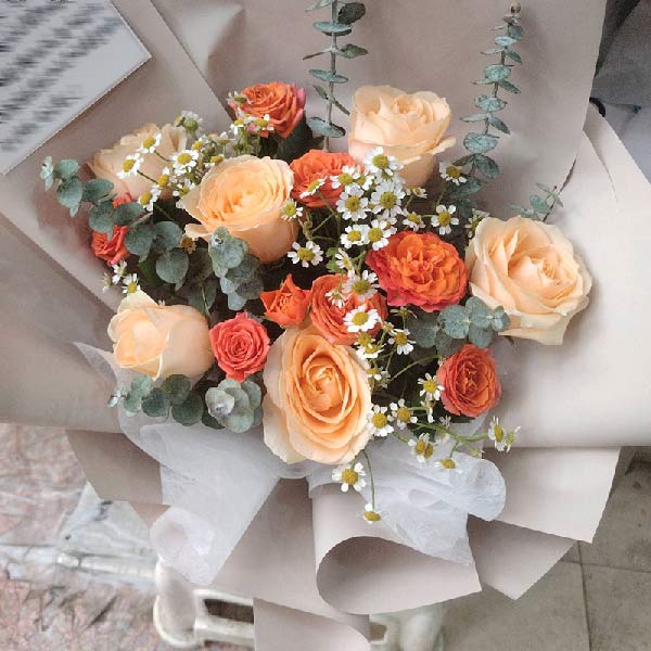 6朵香槟玫瑰2支多头玫瑰,我永远呵护你(实拍照)