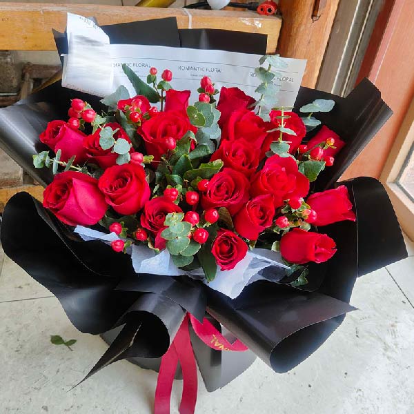 送潍坊市青州市仙客来南路与将军山路交叉口的鲜花实拍图