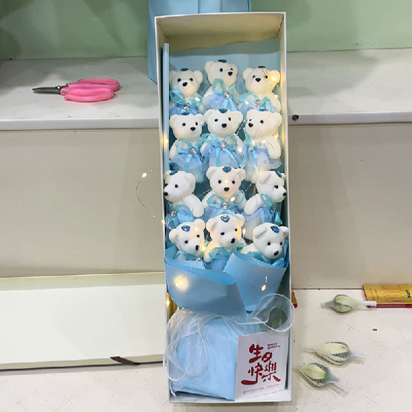 送伊春伊美区南郡广场对面任忠宝麻辣烫的鲜花实拍图