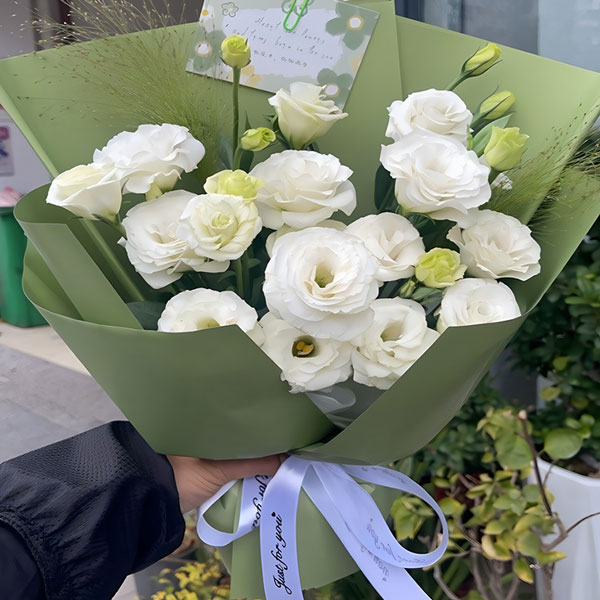 送浏阳市开心广场同心楼的鲜花实拍图