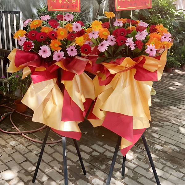 送邵阳大祥区敏州西路虾一跳大城小爱酒店的鲜花实拍图