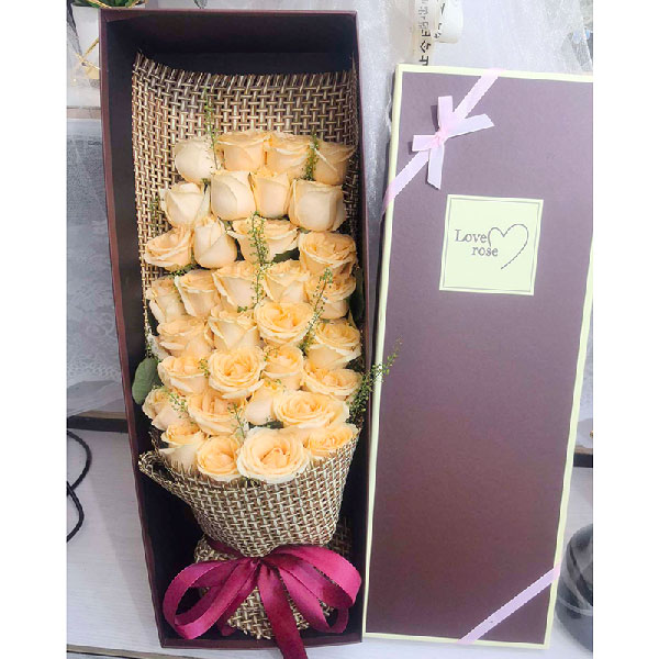 送祟阳县书香名苑11栋的鲜花实拍图