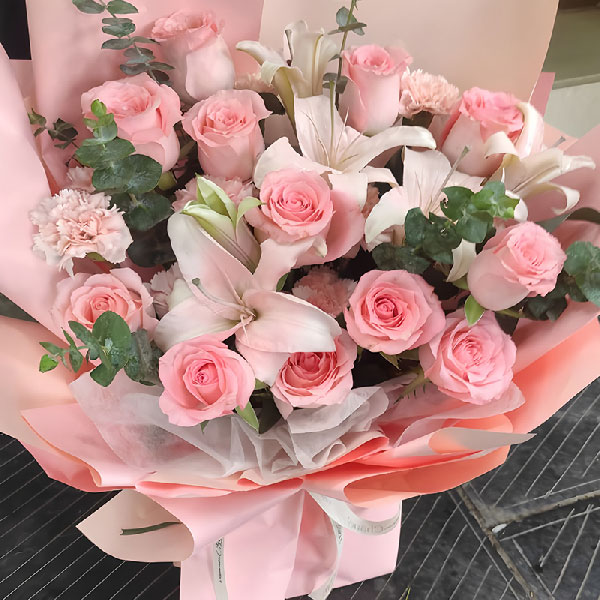 12朵粉玫瑰9朵康乃馨百合,享受美好瞬间(实拍照)