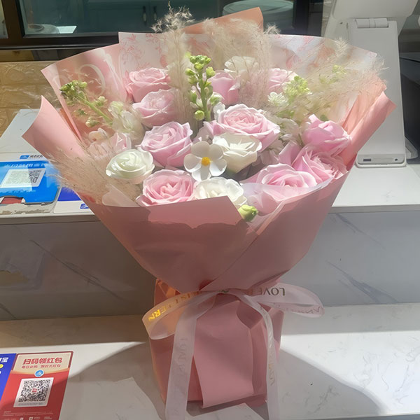 16朵玫瑰蝴蝶兰紫罗兰,我愿意为你(实拍照)